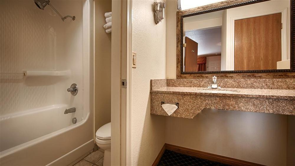 Hotel Wine Country & Cloverdale